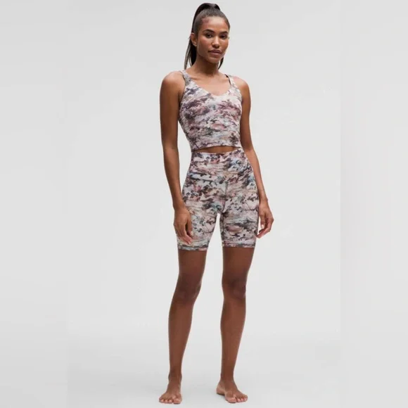 🍋 LULULEMON Align High-Rise Short 8"
Future Utopia Multi Size 12 - Picture 11 of 12